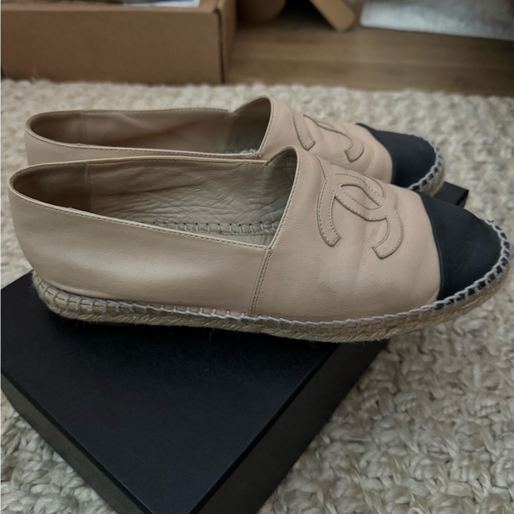 Chanel Espadrilles GUC sz 39 - Picture 4 of 8